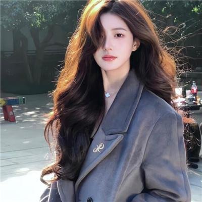 向天真的女生投降